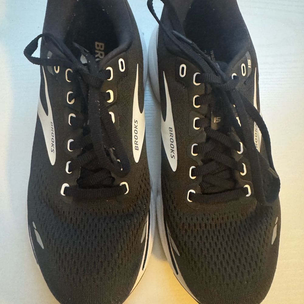 Brooks Black Ghost Running Shoes. Women’s Size 8.5